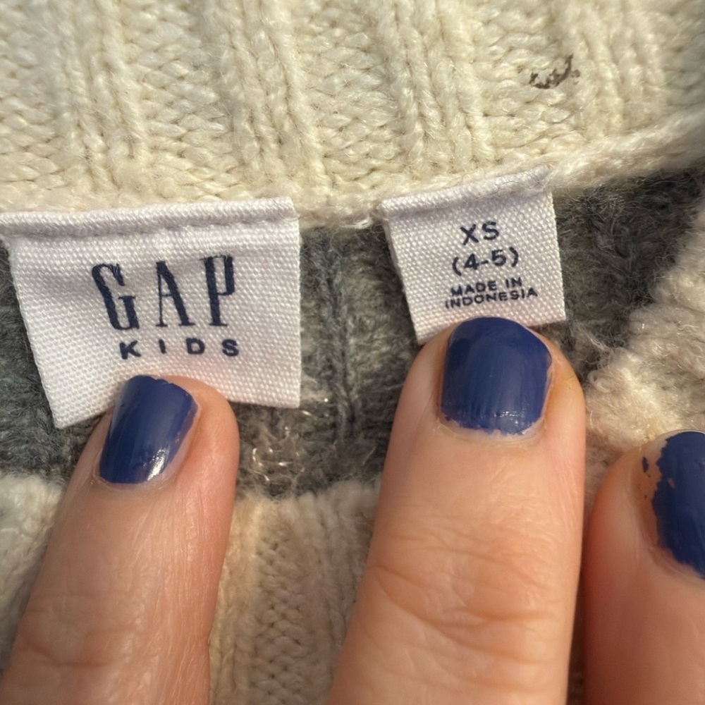 Gap Kids Fair Isle Sweater – Size 4/5 – Cozy Lightweight Winter Knit - Picture 3 of 5